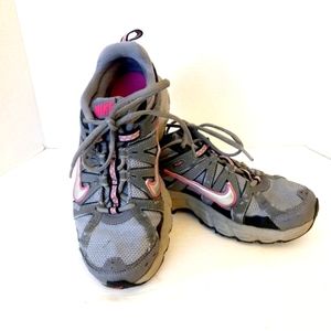Nike Alvord women's trail size 8 gray & pink sneakers hiking walking sne…